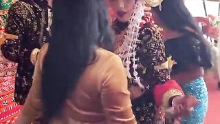 Pengantin bergoyang gacor