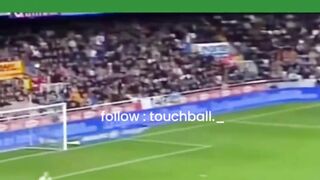 David Villa dikenal sebagai sosok yang sangat rendah hati baik di dalam maupun di luar lapangan