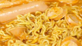 Bikin Kalap! Hack Mie Pedas Topping Sosis Kanzler Keju Melimpah & Cabe Rawit Utuh