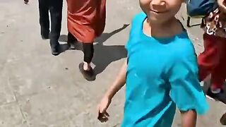 mimics Ronaldo's style.