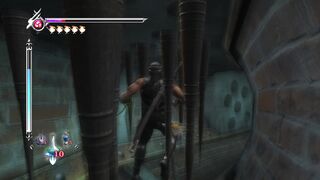 Ninja Gaiden nadando em um túnel submerso