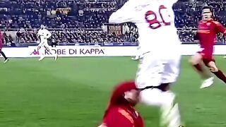 🔥 RONALDINHO’S INCREDIBLE SKILLS THAT AMAZED THE WORLD!
