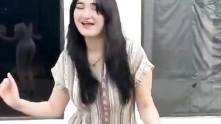 Goyang asik gadis Indonesia