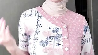 Gadis muda bergoyang asik