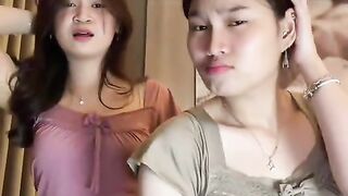 Duet gadis remaja