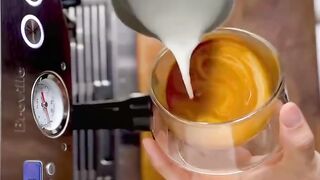 Swan latte art 2