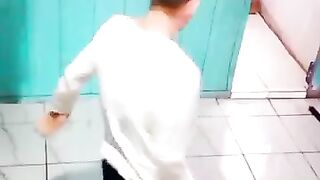 Bruce Lee copiando os golpes de Bruce Lee