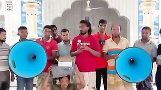 মসজিদের মাইক লাগানো হয়েছে।