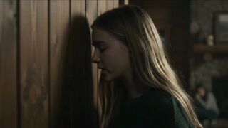 Terror strikes two sisters home alone at night! Anything can happen. - 兩姊妹夜裡獨自在家，真是太可怕了！什麼事都可能發生。