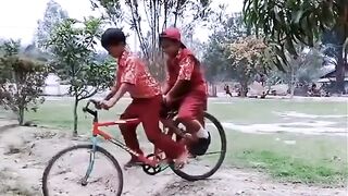 Si bocil ada aja kelakuannya