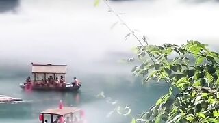 Keindahan alam Negeri Dongeng China Di Dombjiang Lake