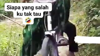 Siapa salah ku tak tau