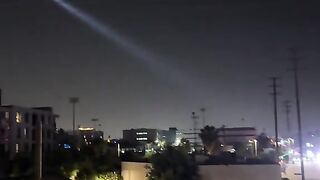 Experience the adrenaline-pumping action of a helicopter-assisted police chase through the streets of nighttime Los Angeles. 🚓🚁🌃
