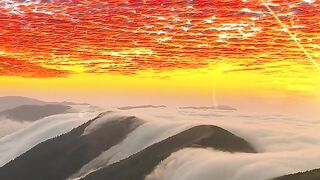 the sea off clouds