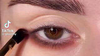 Golden Eyes Makeup