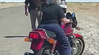 Suspect vs. police: the chase gets wild 🚨