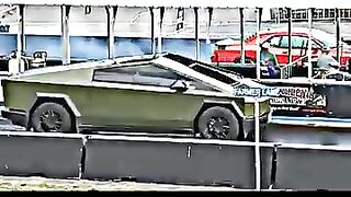 Cybertruck vs Muscle Car: nobody expected THIS result 😳🔥