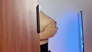 Ada permainan di balik pintu