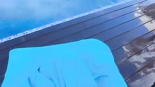 شوفو ليا بناتي ليوم مخرجوش من البيسين.