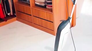 شوفو ليا سلمى بنتي كيفاش كتقاد شعرها.