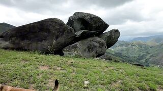 O mistério das pedras gigantes que não estavam aqui no século passado
