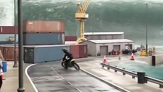 Look at how they filmed this massive tsunami escape scene inside the studio!
