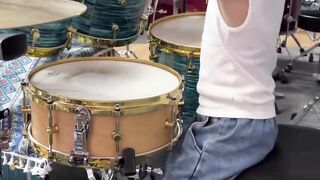 Kid play drum