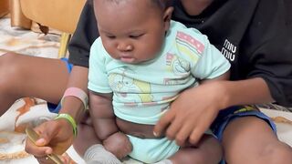 Little baby want eat