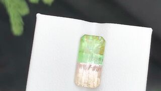Emerald-cut bi-colour gemstone