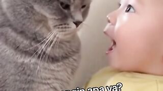 Bayi gemoy lagi ngobrol