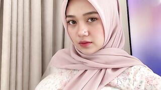 Wanita cantik dengan dada besar