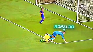 Messi's reaction to Ronaldo's goal ☠️