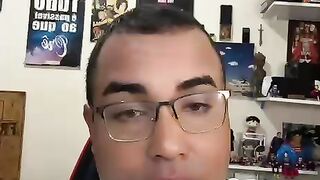 Auxiliar do escritório em murofino
