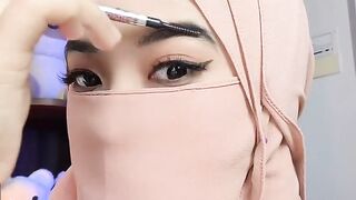 Wanita bercadar melihat buah dada besar dan mulus