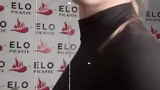 Pesona bokong wanita cantik mulus