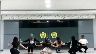 Dance 733