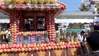 Pawai Di Lombok Ada Pohon Uang dan Rumah Durian