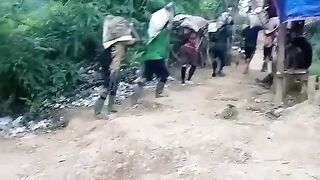 Proses pikul bahan emas kadar 24 krat