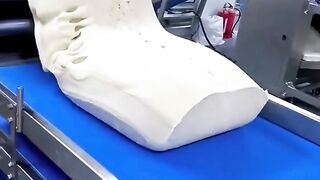 ​How Chinese Factories Mass-Produce Perfect Roti & Flatbread! 🫓⚙️
