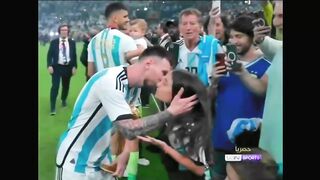 Lionel Messi And Antonella Memorable Kiss in fifa world cup 2022