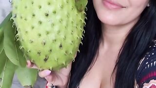 Buah sirsak yang putih mengoda