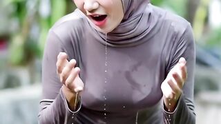 Wanita hijab termucrat air