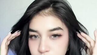 Masih malu melihat buah dada berputing hitam