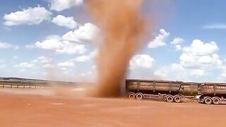 Tornado tomba carreta em mato grosso