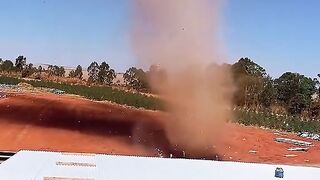 Virou um tornado gigante