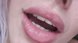Bibir kulum yang menggairahkan