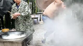 感觉不是你亲生的 #看一遍笑一遍#农村搞笑视频