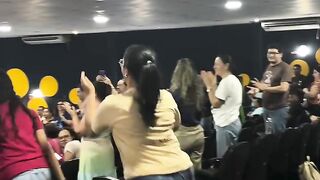Sai da frente