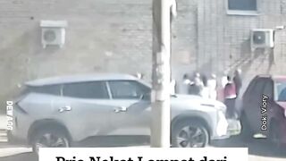 Ngeri Parah! Terjebak Kebakaran Hebat di Rusia, Pria Ini Nekat Lompat dari Gedung Demi Bertahan Hidup!