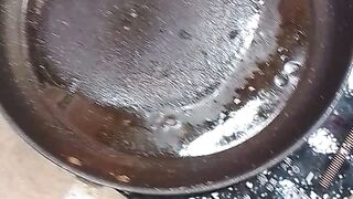 O óleo,já está no fogo fogão elétrico